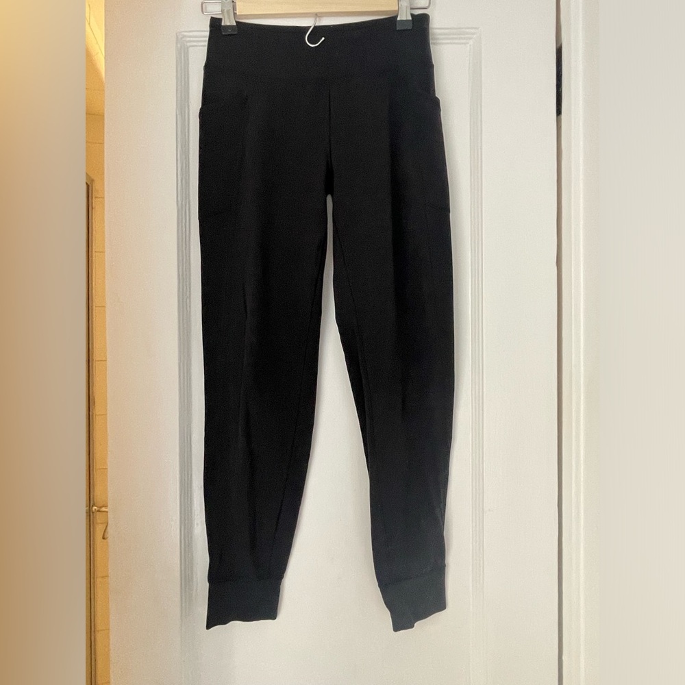 Ivivva girls joggers with side pockets